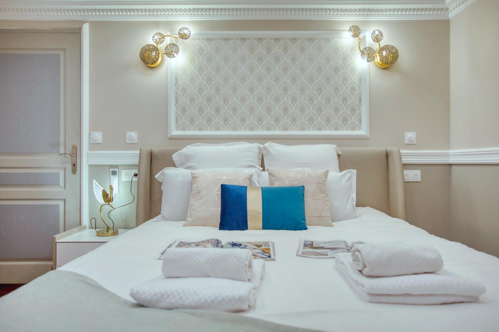 Elegant Triplex In Paris - Ideal For 10 - Aircon 외부 사진